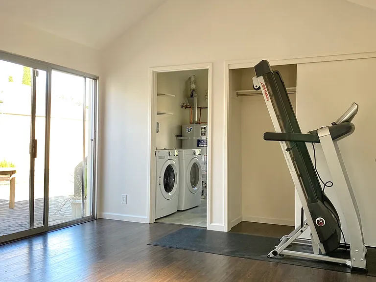 431 Portola Dr — Photo 3