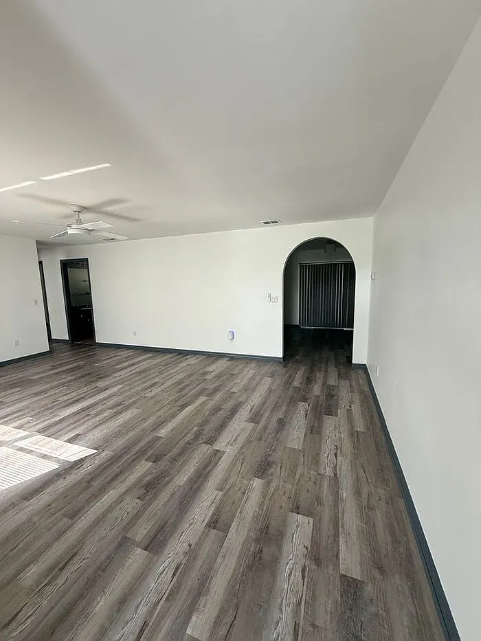 3 bed, 2.0 bath, 1655 sqft, $2,100 — Photo 2