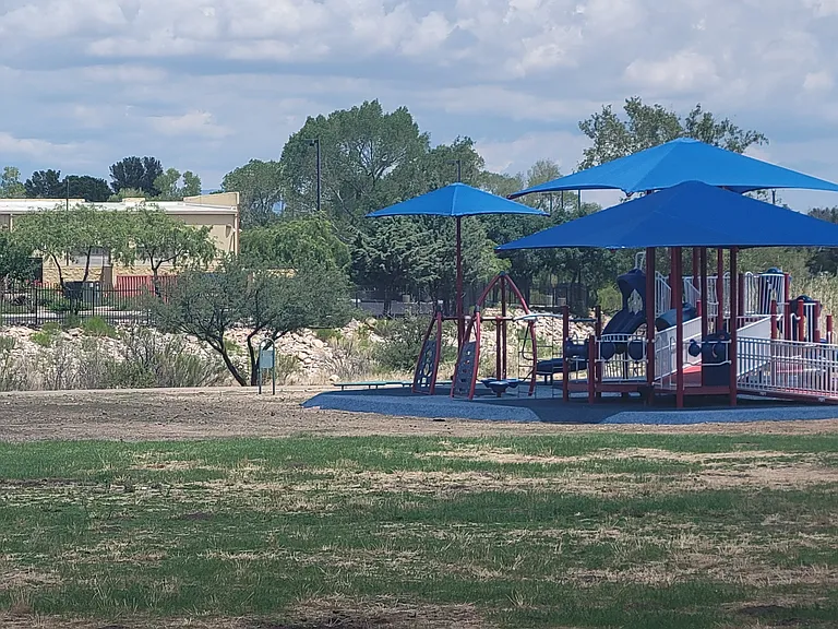 Sierra Linda Apartments — Photo 13