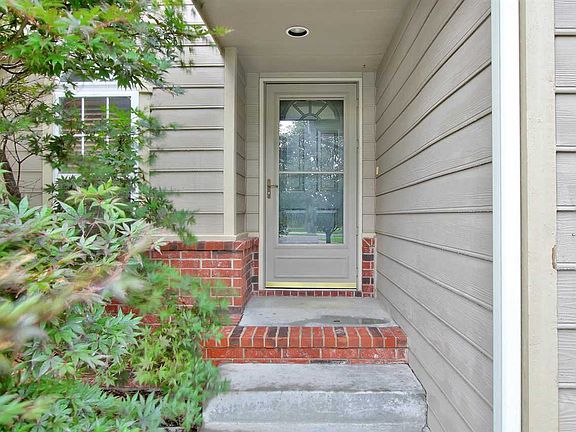 3rd image of 803 Candia Cir