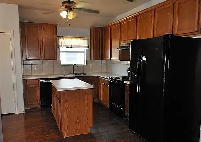 4 bed, 1900 sqft, $1,975 — Photo 4