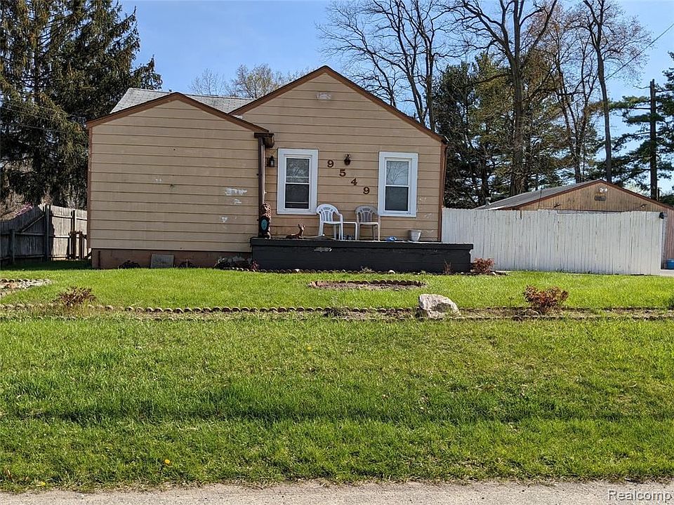 1st image of 9549 Roundlake Blvd