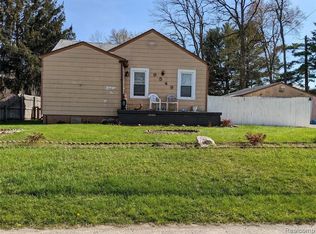 9549 Roundlake Blvd, White Lake, MI