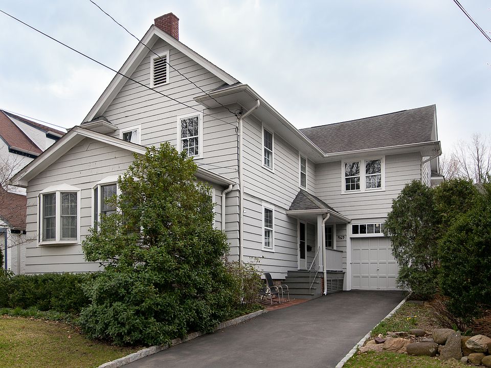 Lovely and Bright Colonial