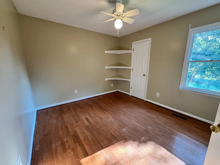 155 Lorraine Dr — Photo 14