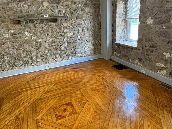 2nd image of 1008 Reading Ave #1008