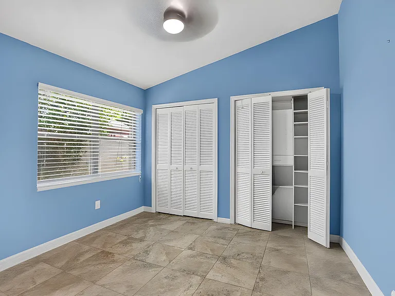 7690 Solimar Cir — Photo 24