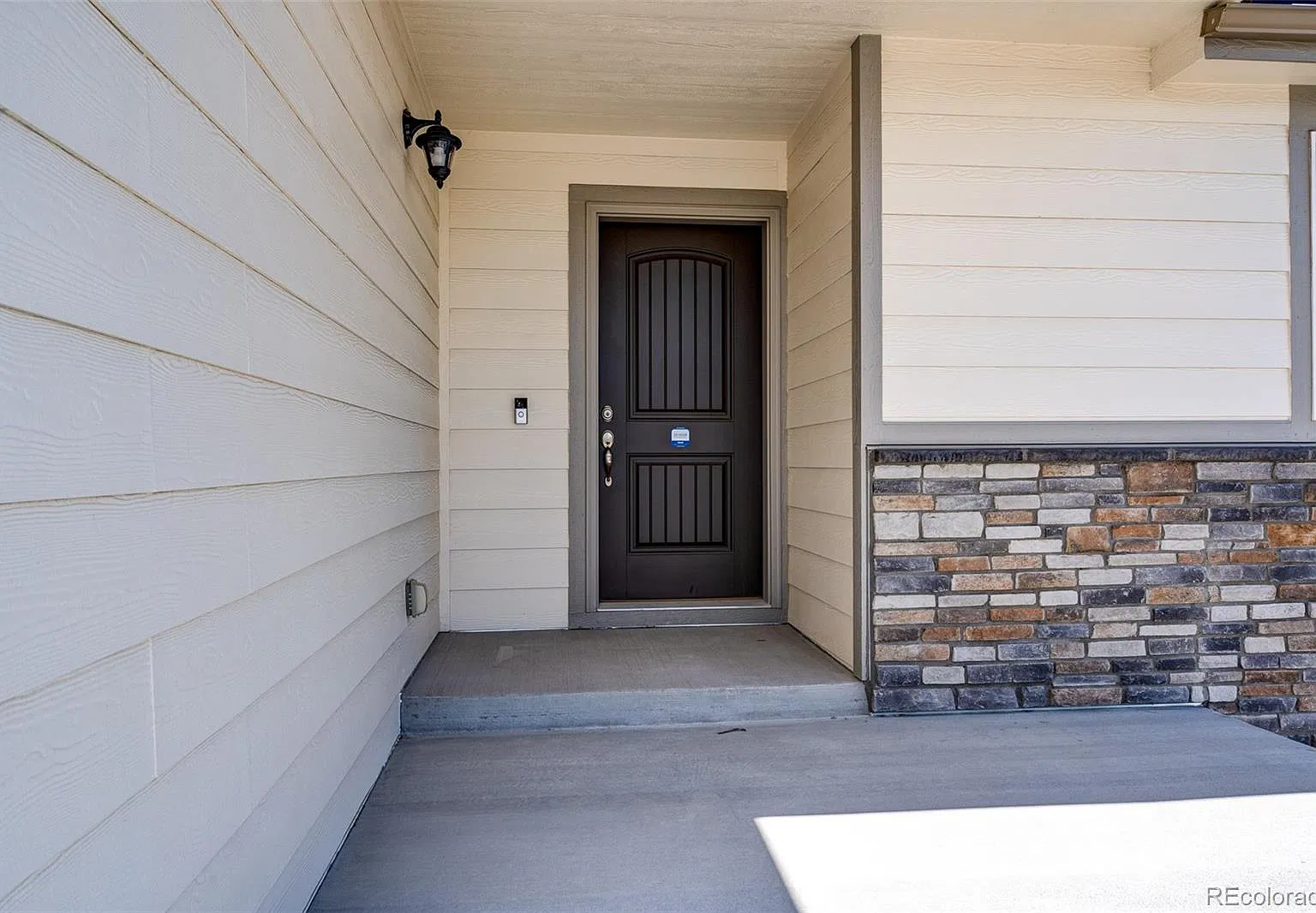 4 bed, 3.0 bath, 2398 sqft, $2,995 — Photo 2