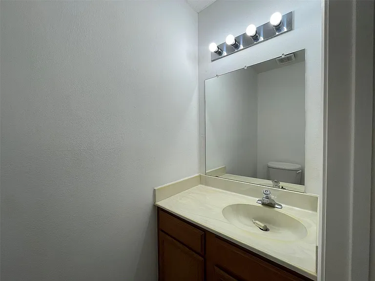 3909 Tanglewilde St #3909 — Photo 12