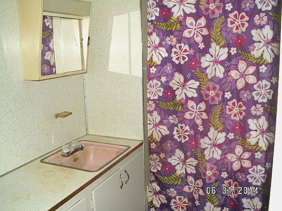 5th image of 28 Margie Ln
