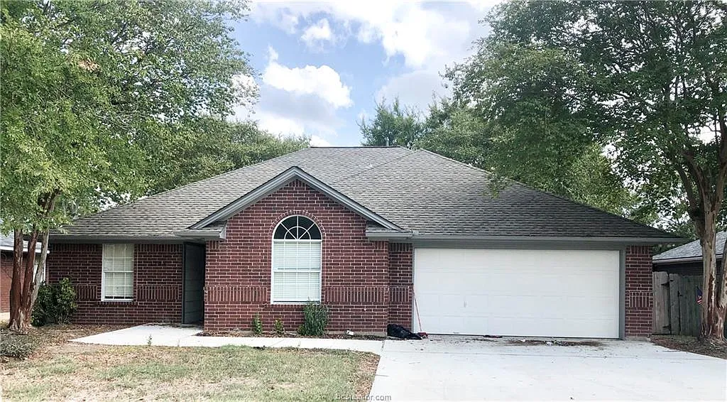 3 bed, 1512 sqft, $1,900 — Photo 1