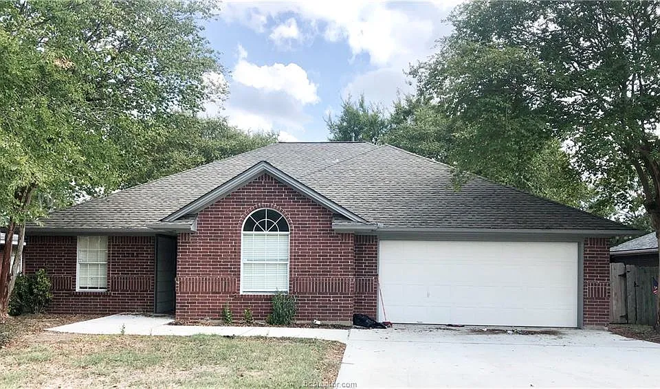 1304 Bayou Woods Dr