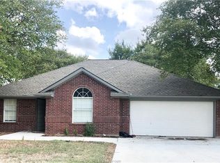 1304 Bayou Woods Dr, College Station, TX 77840