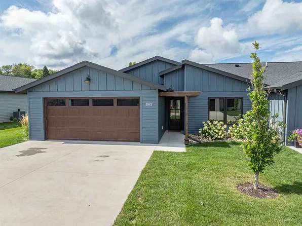 3913 Dorothys Ln, Spirit Lake, IA 51360