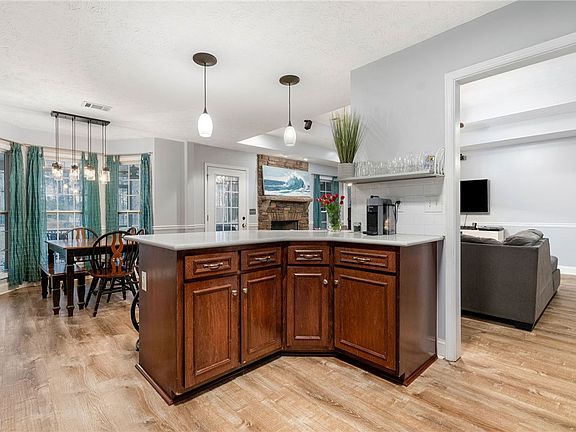 5th image of 3489 Lee Road 250