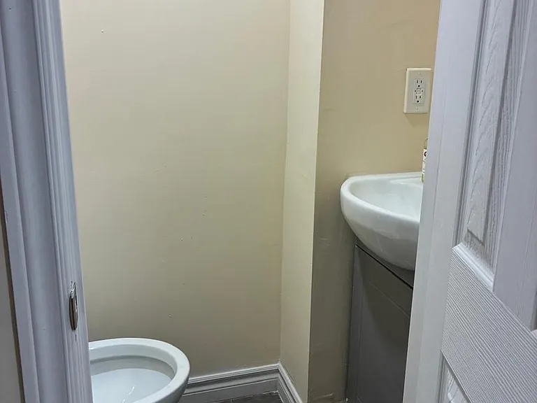 66 Cluett Dr #BASEMENT — Photo 24