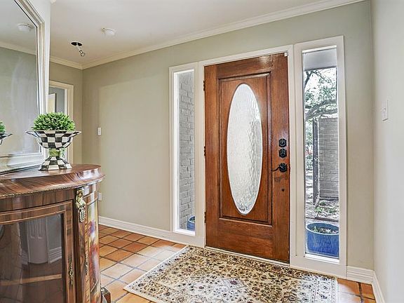 2nd image of 407 Barkers Landing Ct