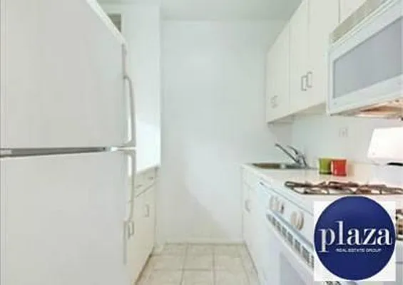 Rented by Plaza Real Estate Group | media 74