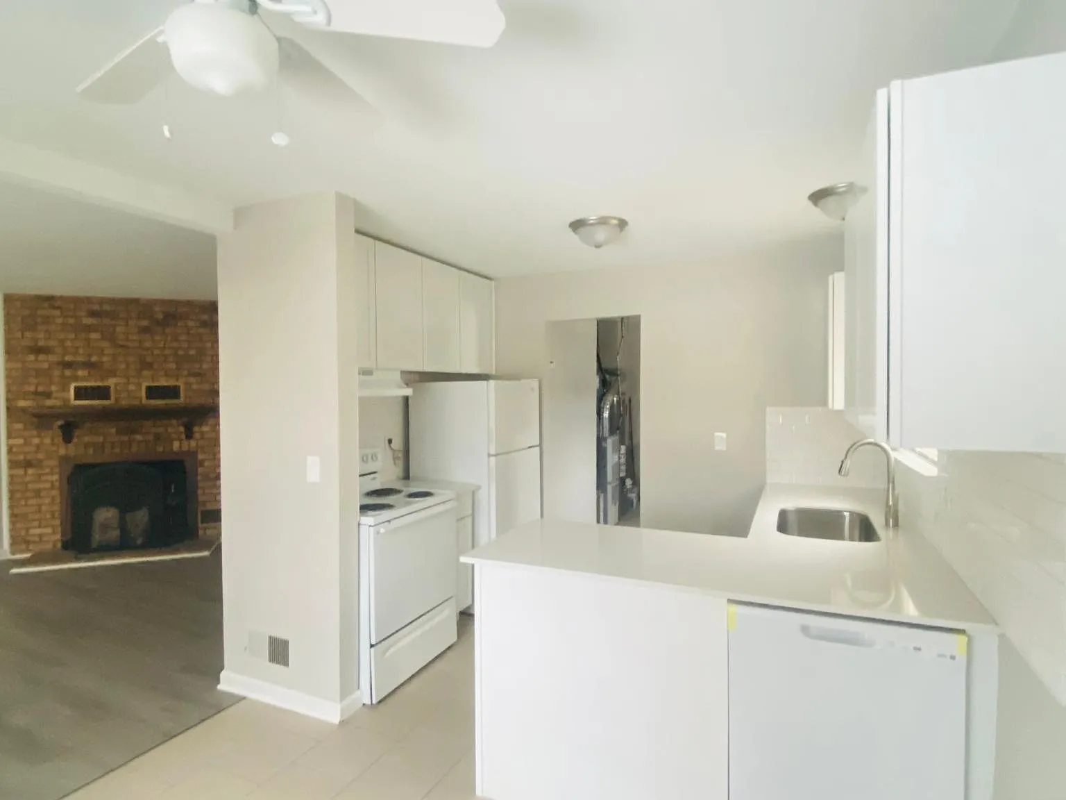 3 bed, 1056 sqft, $1,750 — Photo 3