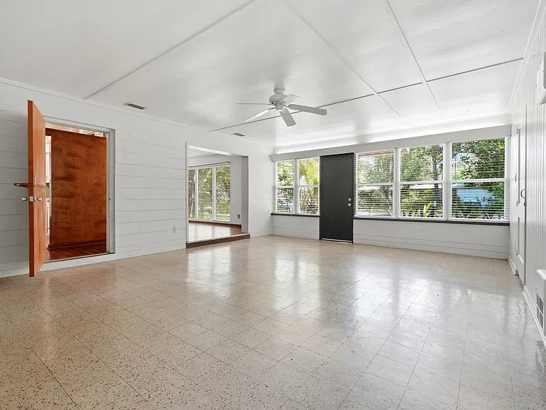 1038 NE 21st Ave — Photo 2