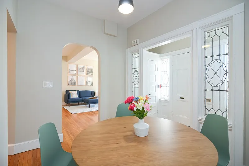 2 bed, 1.0 bath, 1000 sqft, $2,050 — Photo 2
