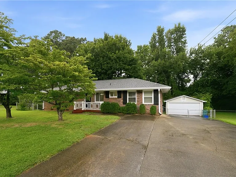 1171 Starline Dr SE — Photo 1