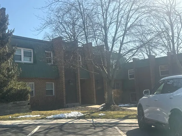 511 Meadowview Ln, Mont Clare, PA 19453