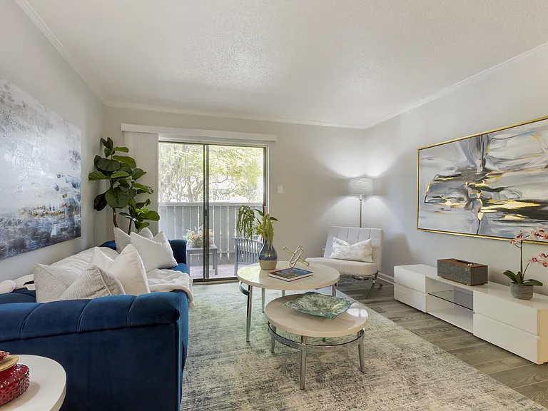 Brixton McKinney Apartments — Photo 3