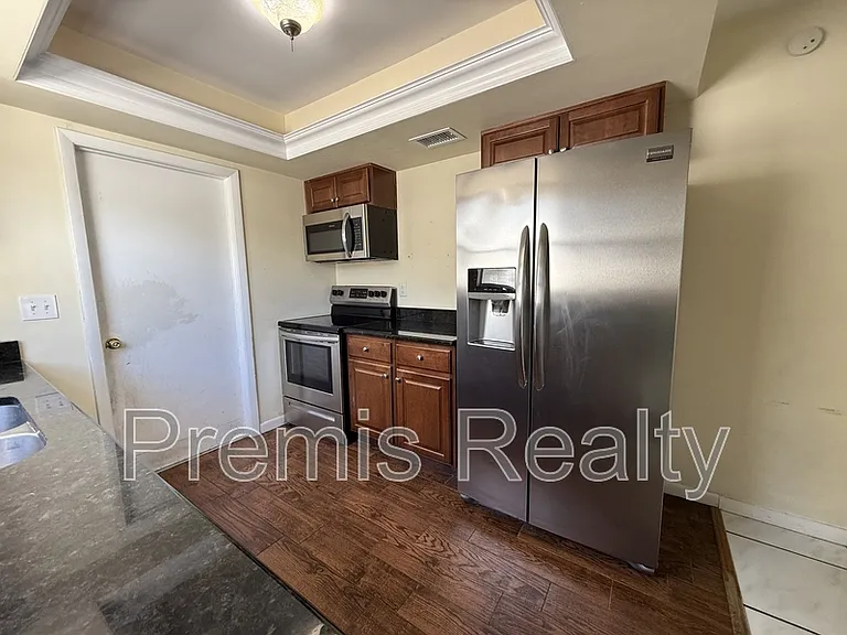 2238 Colonial Dr — Photo 12