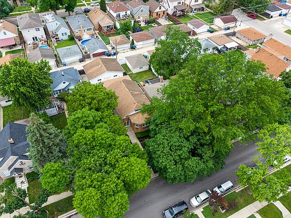 4th image of 3636 N Paris Ave