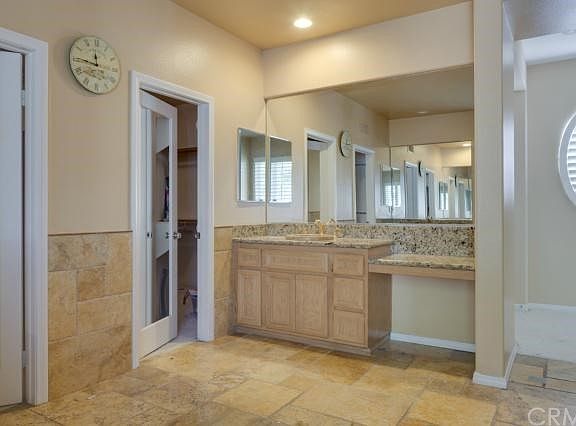 5th image of 1009 S Summer Breeze Ln