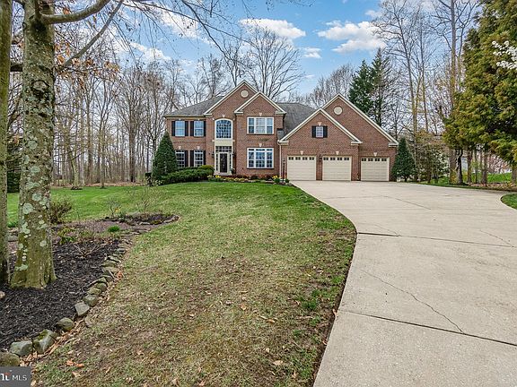 2nd image of 1002 Diamond Oaks Ct