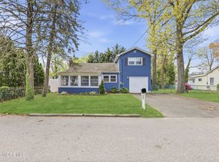 5 Rickard Ct, Toms River, NJ 08753