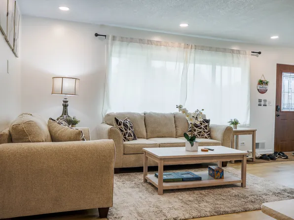 1929 Summer St, Falcon Heights, MN 55113