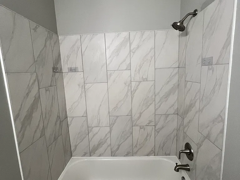 504 E Magee St — Photo 15