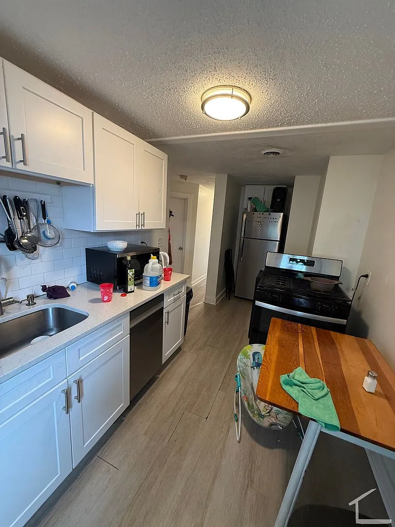 3bed with living room in Allston. — Photo 1