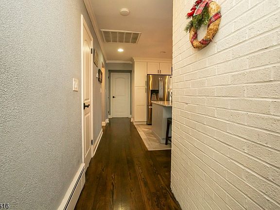 4th image of 789 Berkley St