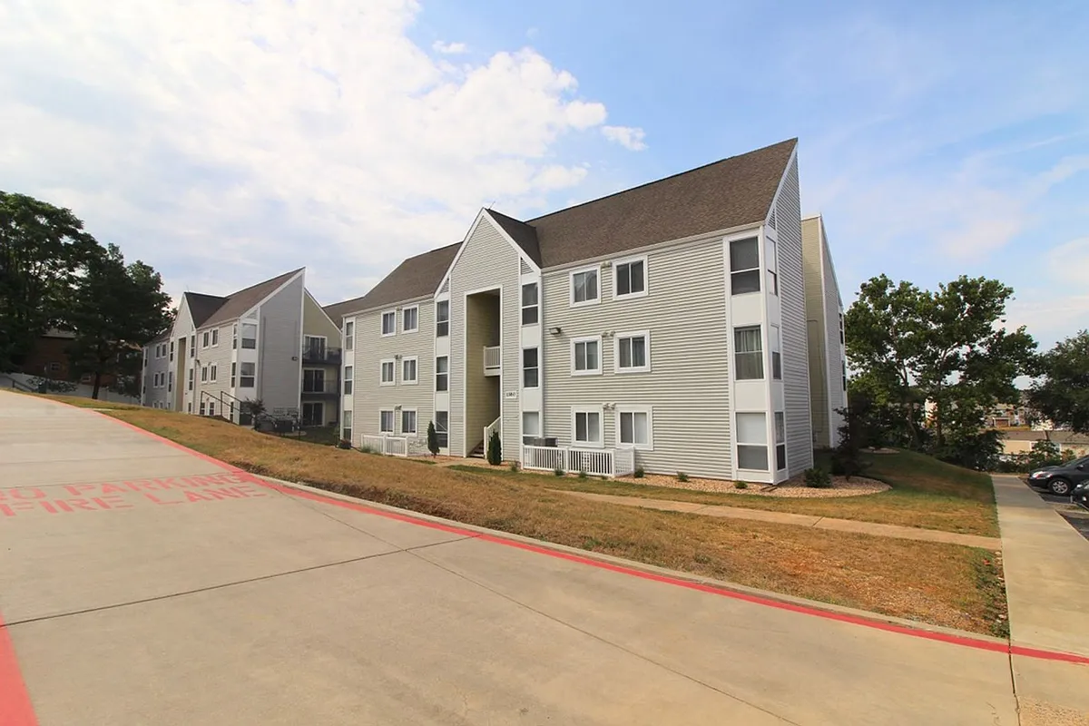 Building Photo - 1380A Hunters Rd