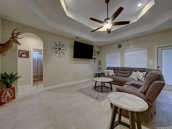4th image of 102 Las Palomas Dr