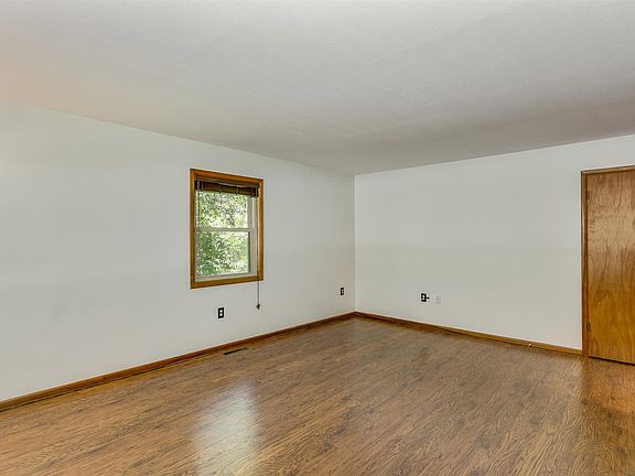 3rd image of 409 N Michigan St