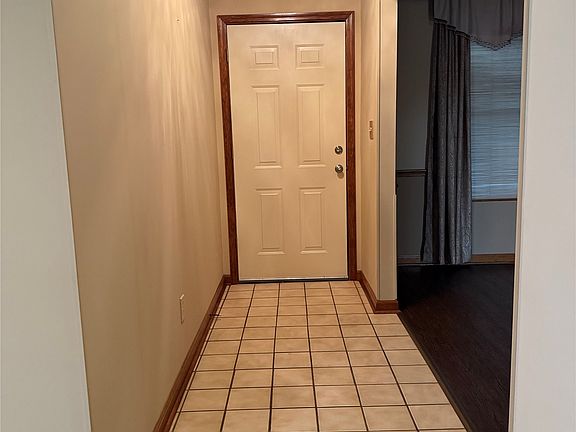 5th image of 900 Lakeview Ct