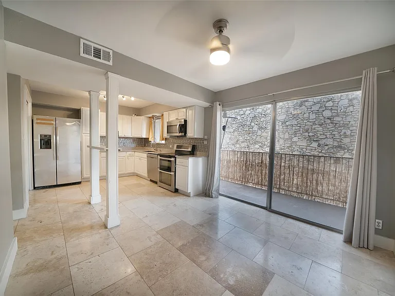 500 E Riverside Dr #242 — Photo 12
