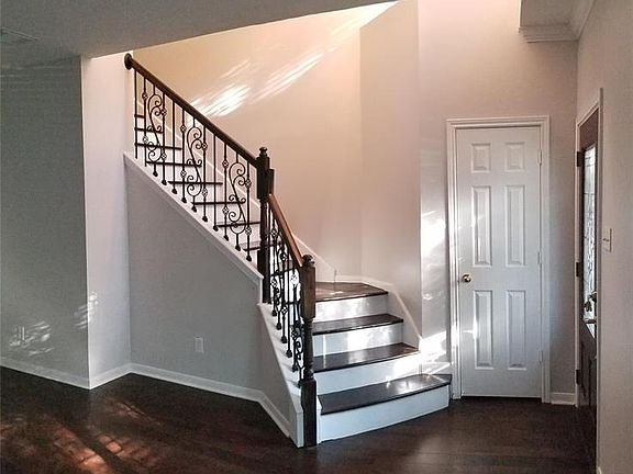 3rd image of 111 Skycrest Dr