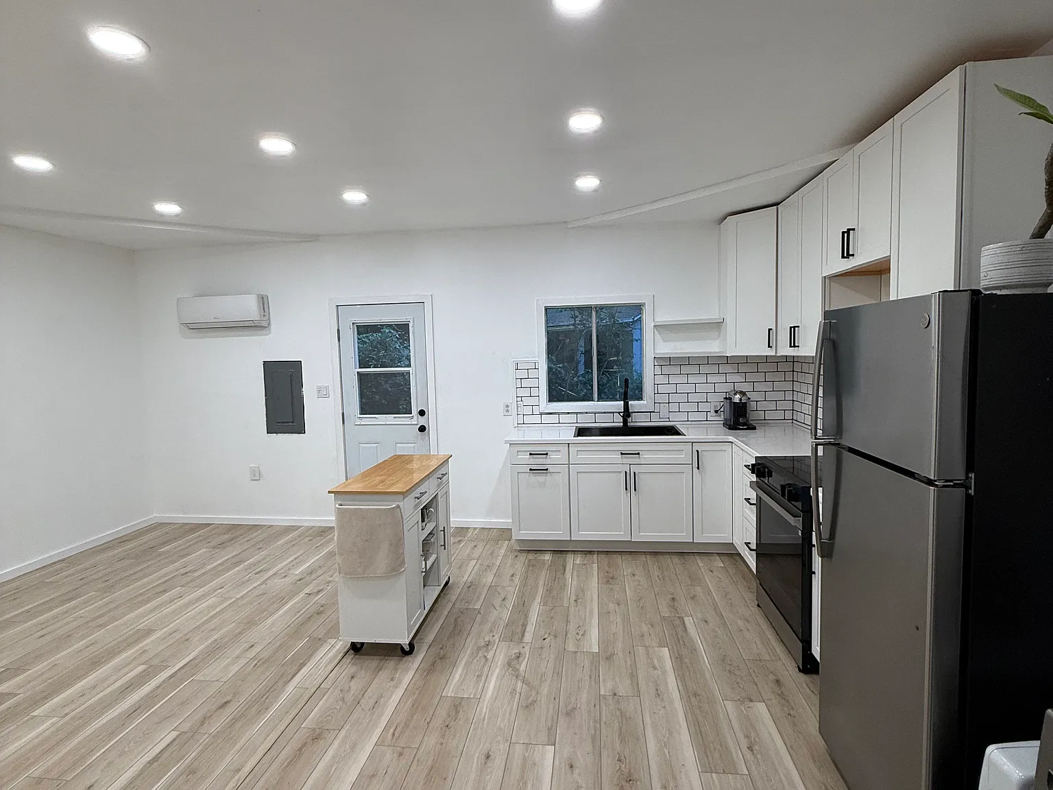 1 bed, 600 sqft, $2,200 — Photo 2