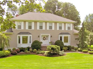 28 Mac Spar Dr, Randolph, NJ 07869