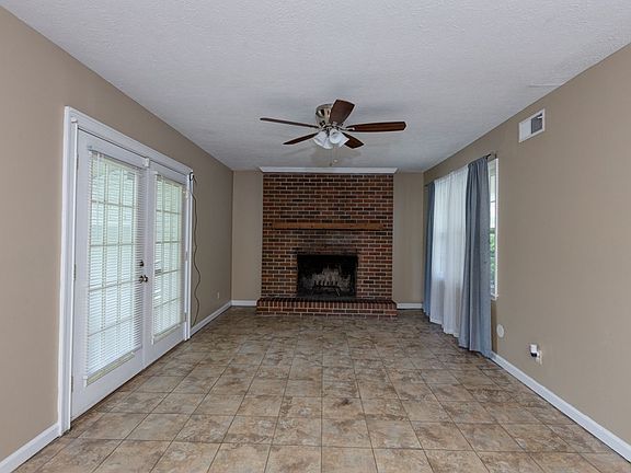 5th image of 2822 Hilyer Dr