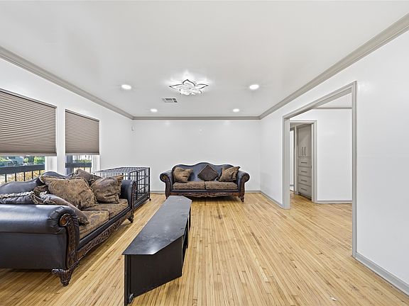 4th image of 248 E Zion Pl