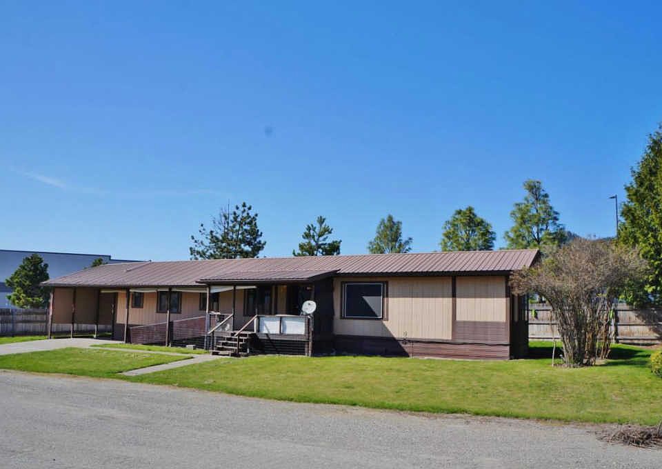 1st image of 682 W 9th Ave
