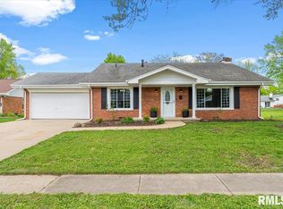 90 Andover Dr, Springfield, IL 62704