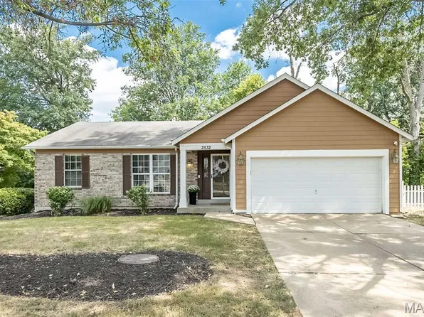 2532 Stillwater Dr, O'Fallon, MO 63368